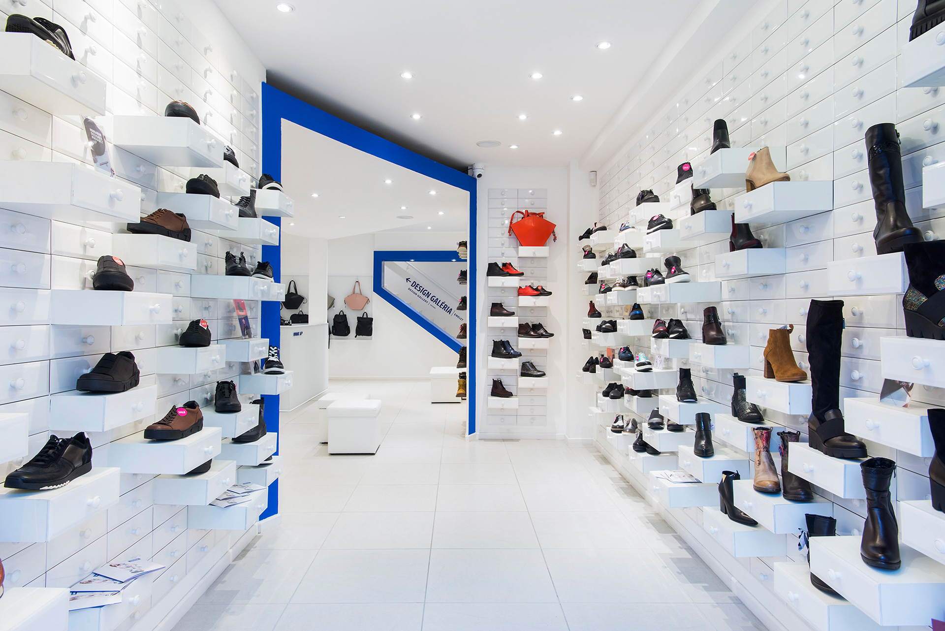 thiết kế shop giày tại đà nẵng