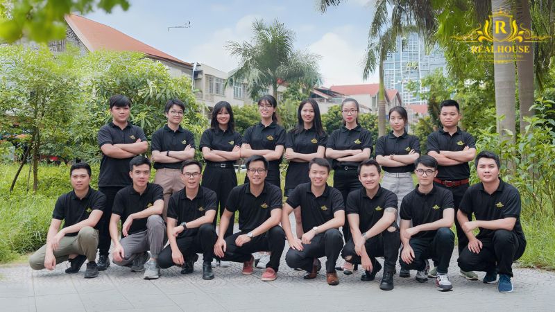doi-ngu-cong-ty-kien-truc-real-house-danasun